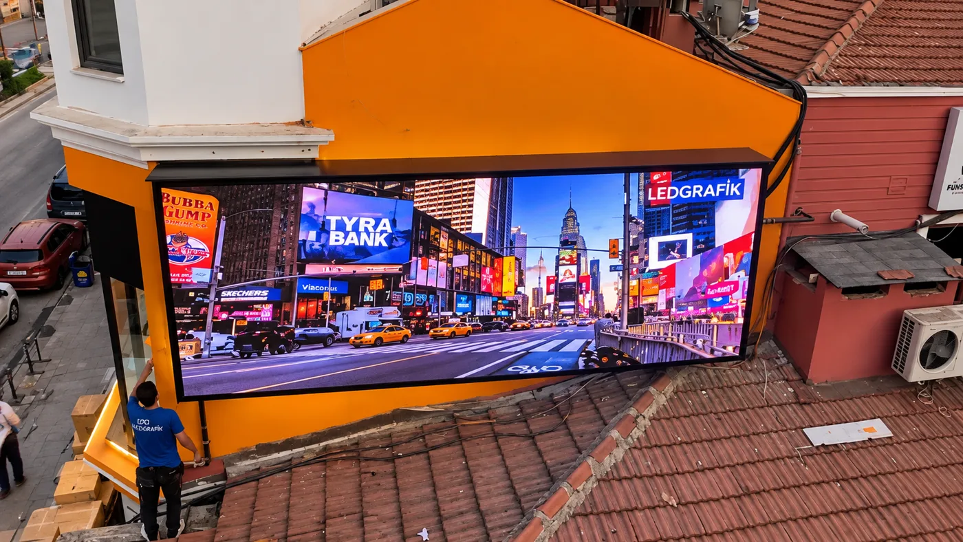 P2.97 REL Serisi 500×1000 Dış Mekan Kiralık LED Ekran